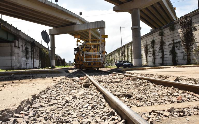 Obras sin terminar de las vías del tren de Toluca ocasionan accidentes