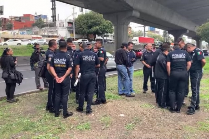 Policía Federal exige respeto a sus derechos manifestándose en Iztapalapa