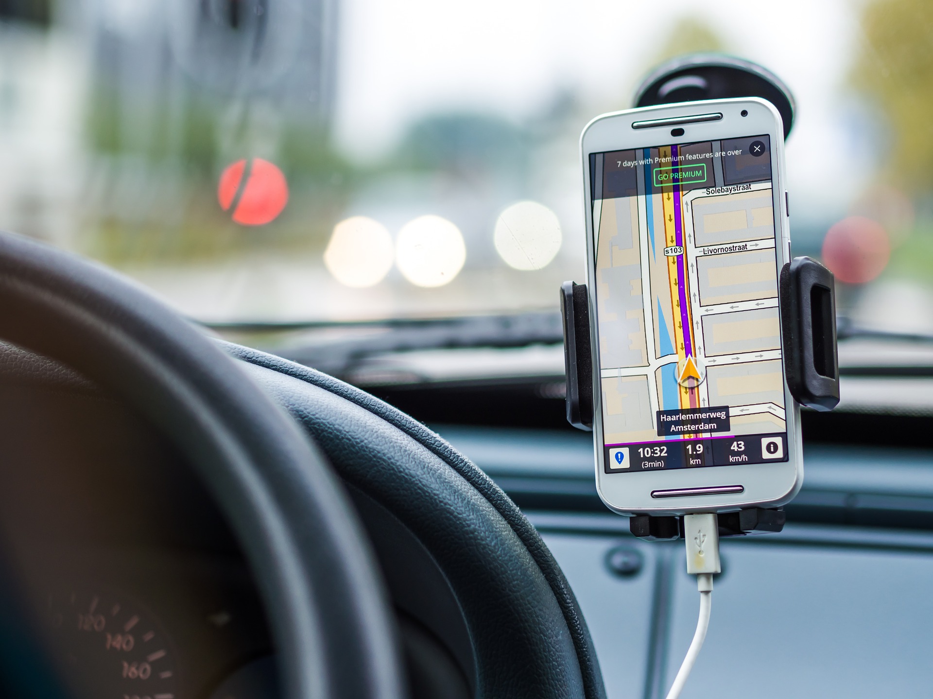 Toluca lanzará aplicación móvil para más seguridad en taxis
