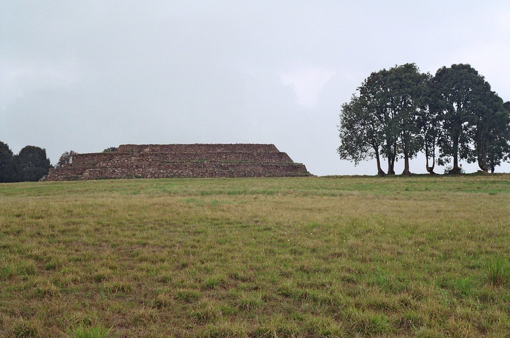 Zona Arqueológica de Huamango en Acamabay, "Lugar donde tallan madera"