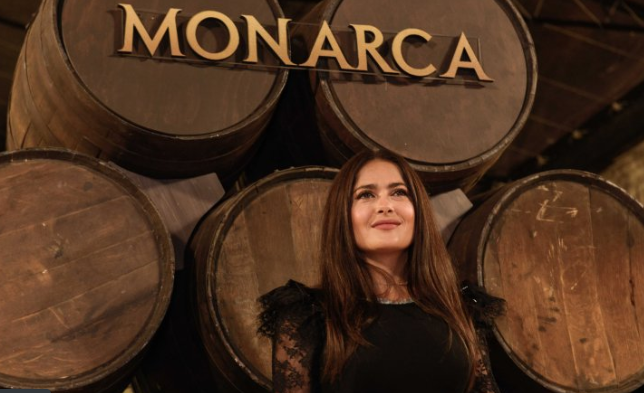 "Monarca" la serie más vista de Netflix en México: Salma Hayek