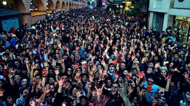 Marcha de zombies (Monster and Zombie Walk) en Toluca
