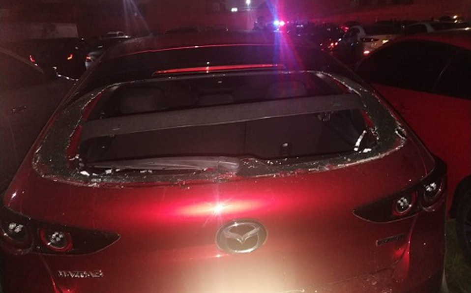 Delincuentes atacan más de 40 autos en bar de Metepec