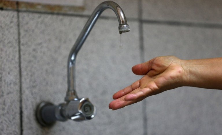 Organismo de Agua y Saneamiento anuncia suspensión de agua en colonia de Toluca