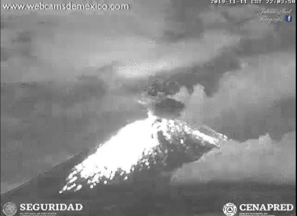 (Video) Volcán Popocatépetl registró explosión con material incandescente