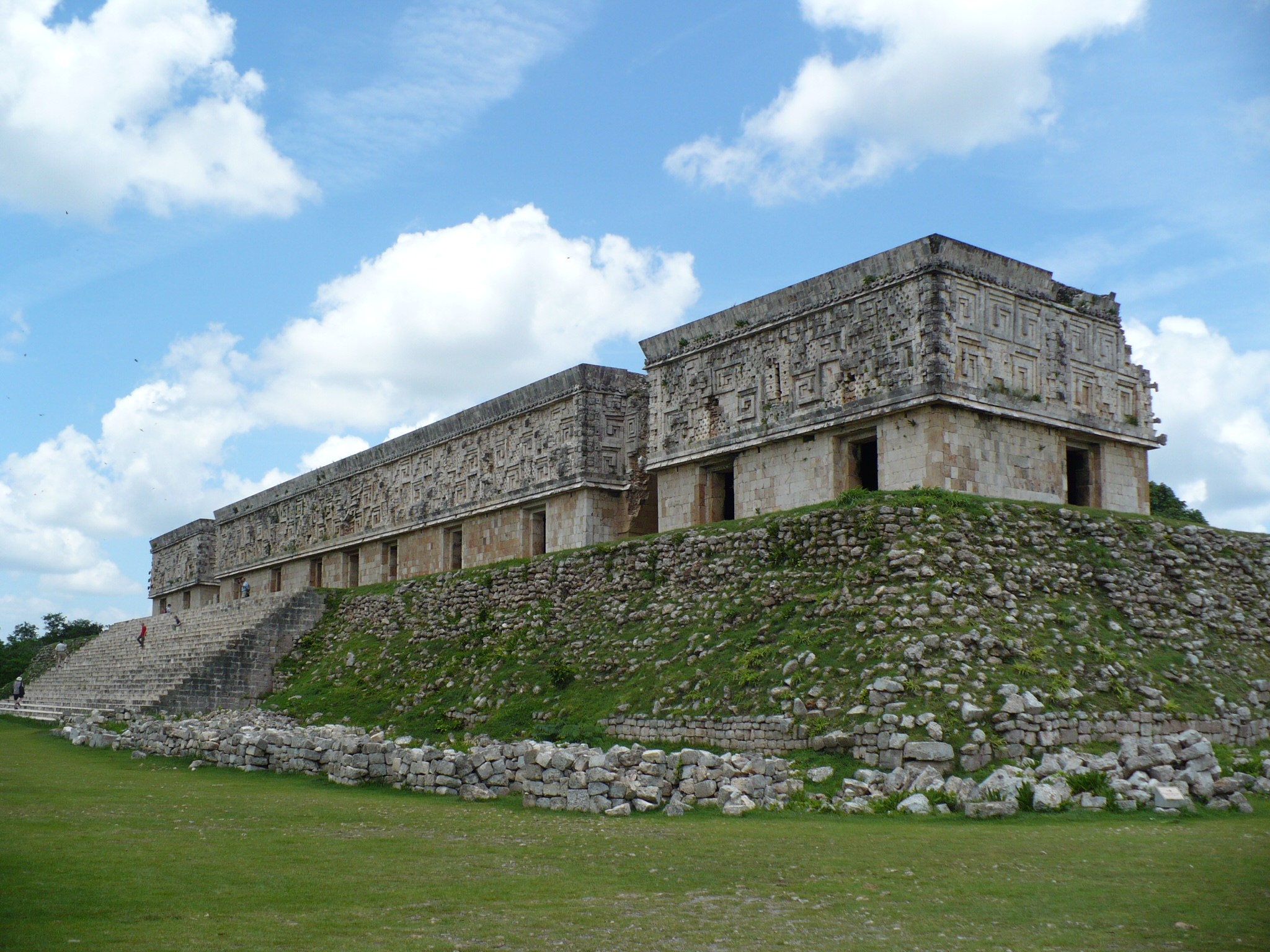 Descubren un nuevo pasaje secreto dentro del Palacio de Gobernador en Uxmal, Yucatán