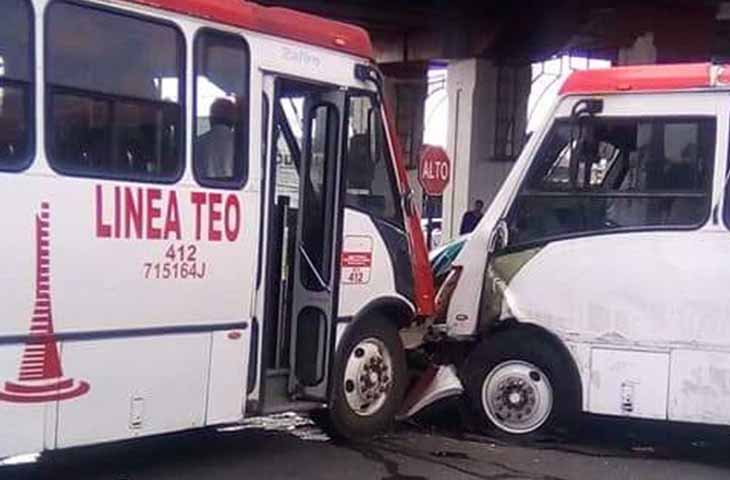 Choque de autobuses deja nueve lesionados en Toluca