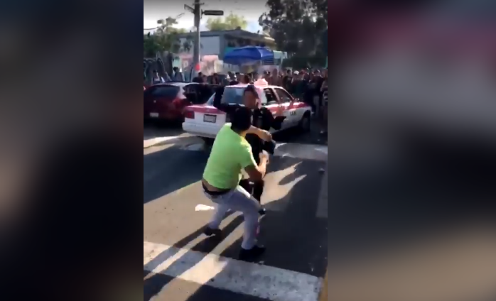(Video) Taxista y policías de la CDMX protagonizan pelea por provocación