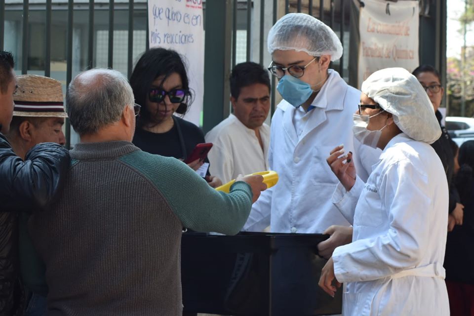 FOTOGALERÍA || Alumnos de Facultad de Química regalan Gel antibacterial