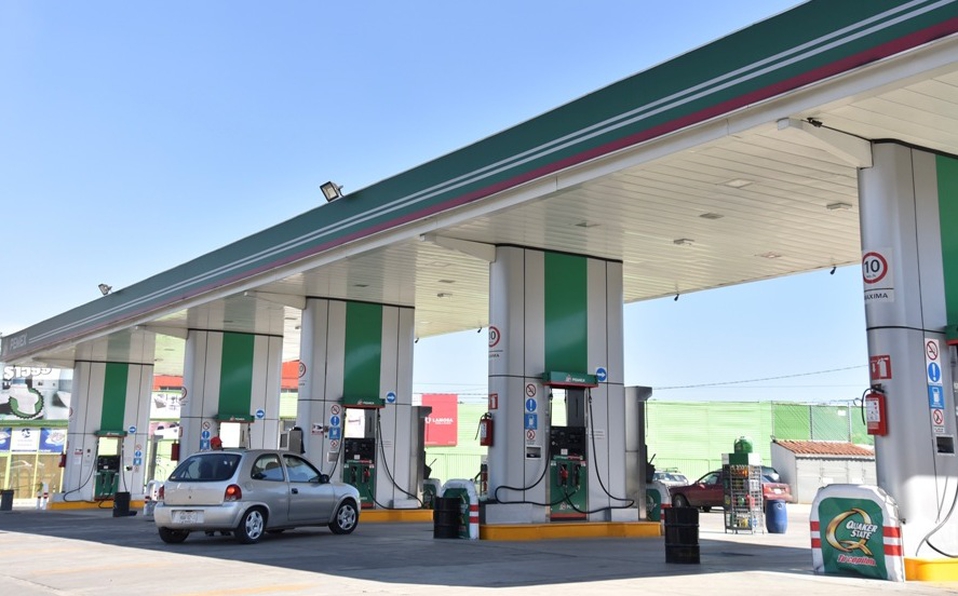Gasolina se vende en menos de 8 pesos en zona fronteriza de México