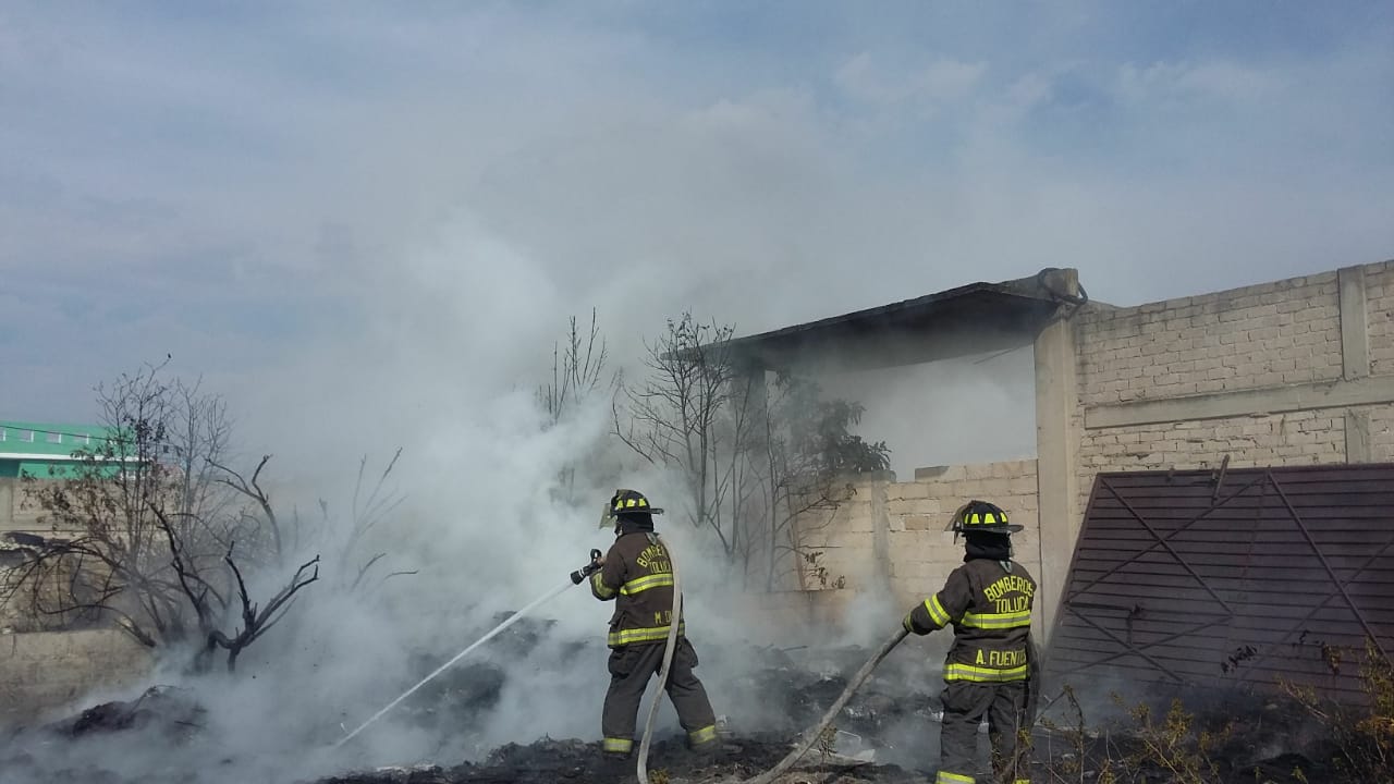 Bomberos Toluca atiende incendios en pastizales