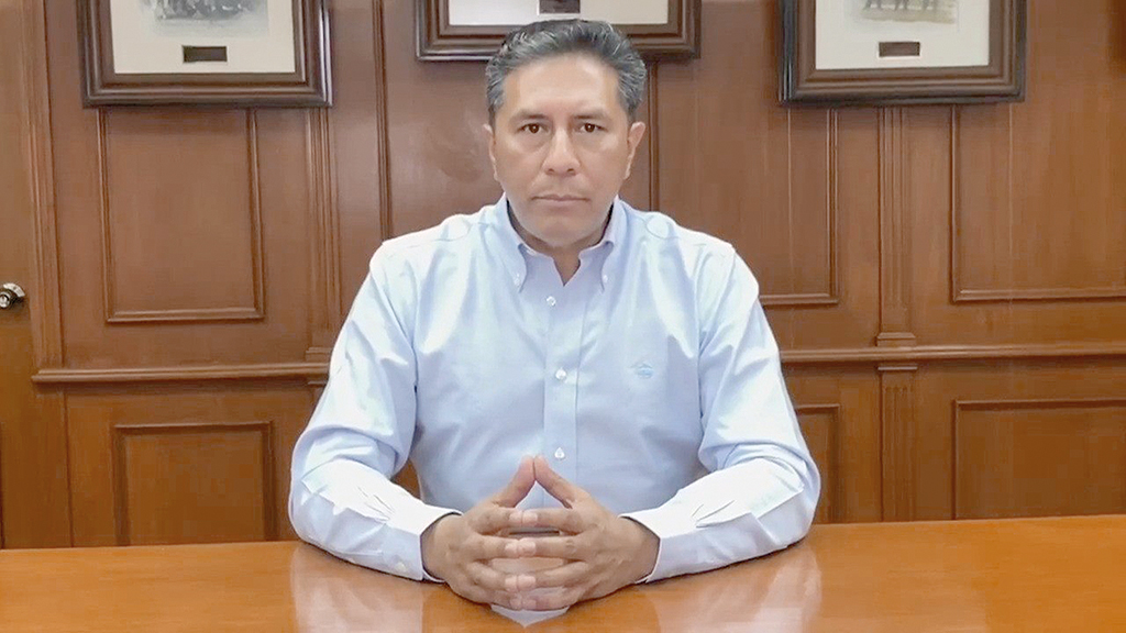 Juan Rodolfo realiza videoconferencia con varios directores de hospitales en Toluca