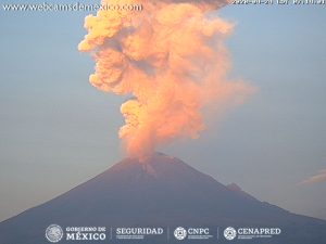 Popocatépetl registra explosión al amanecer