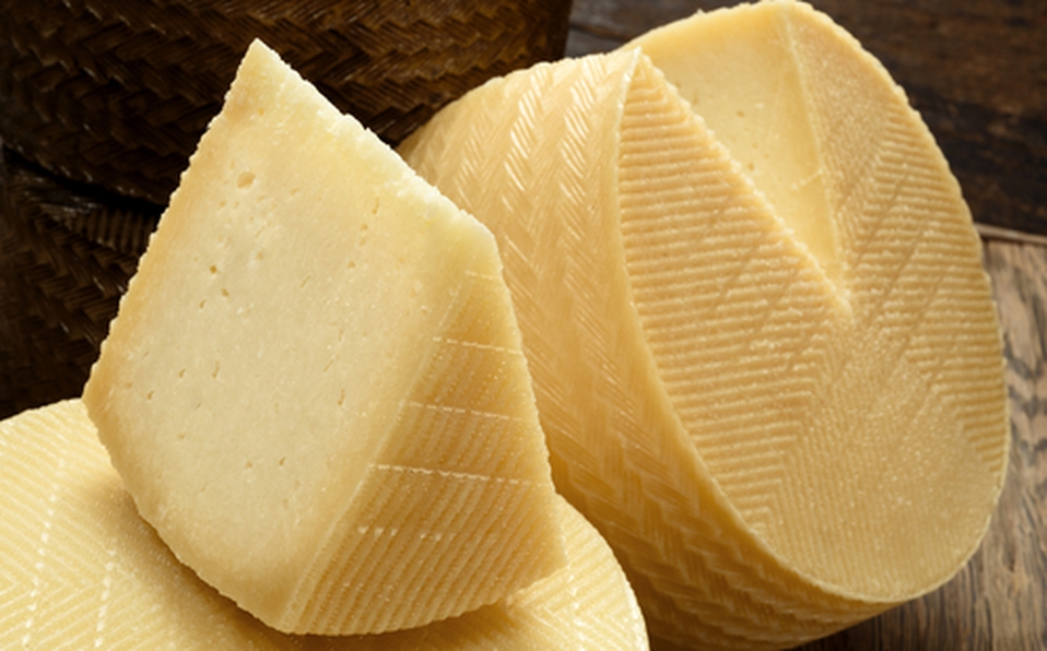 Profeco advierte sobre marcas de queso manchego engañosas