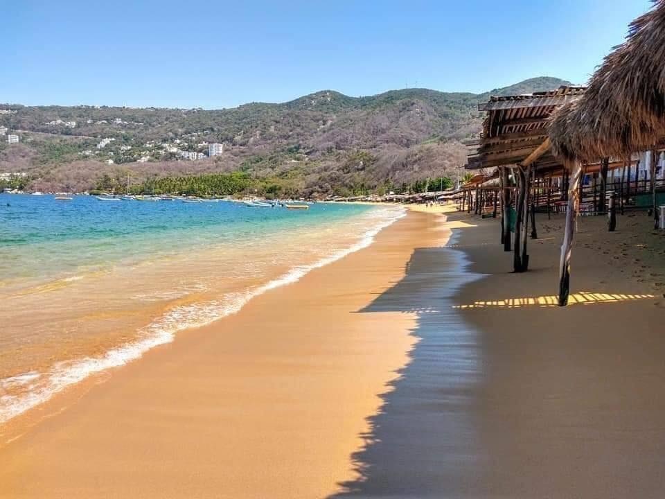 Solicitan a turistas reprogramar viajes a Acapulco por alza de casos COVID-19