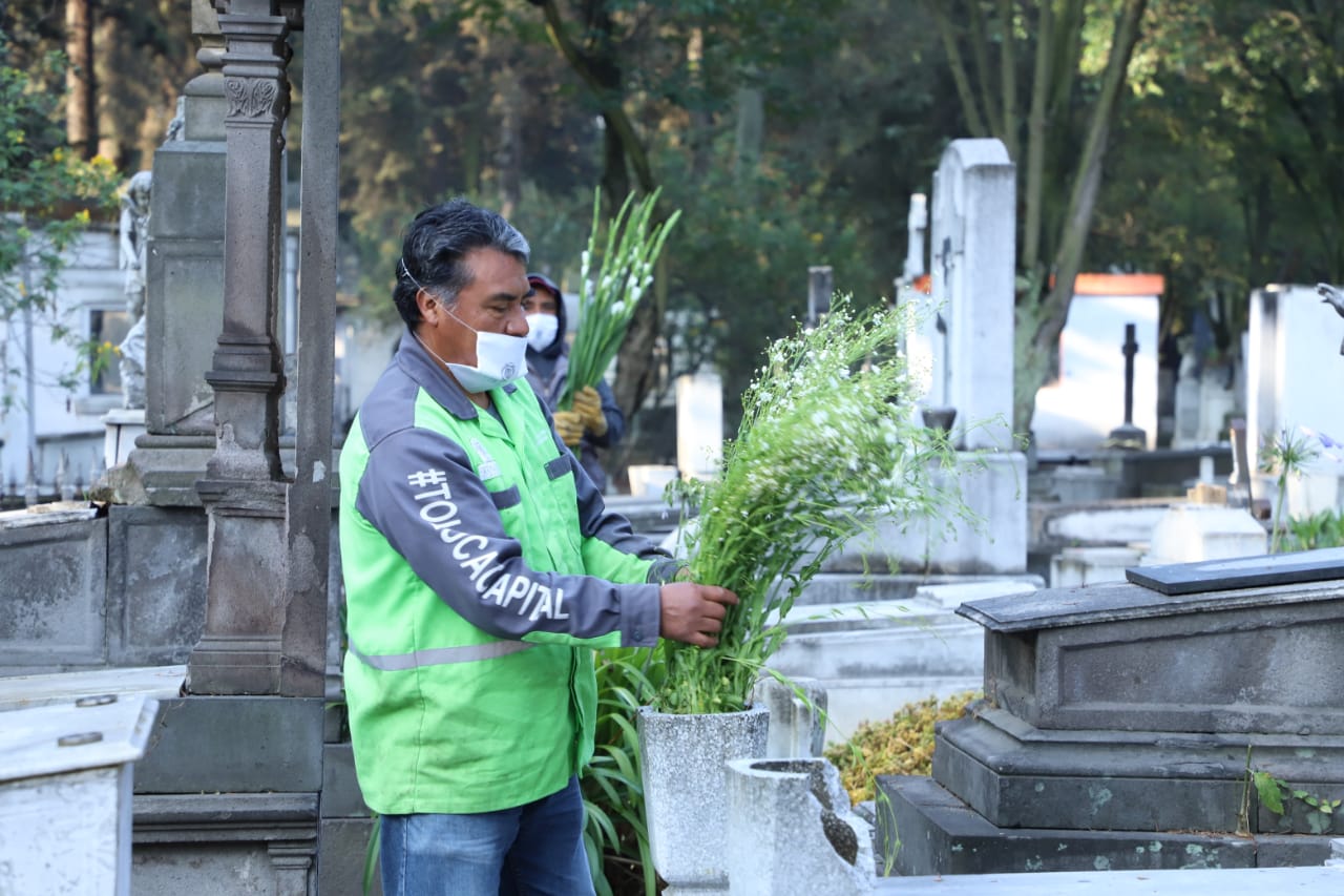 Adornarán las tumbas de los Padres en panteones delegacionales de Toluca