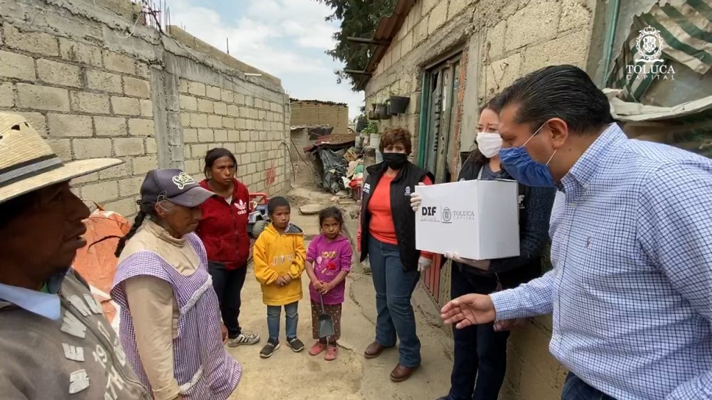 Continúa Toluca, con entrega de despensas a familias vulnerables para hacer frente a contingencia