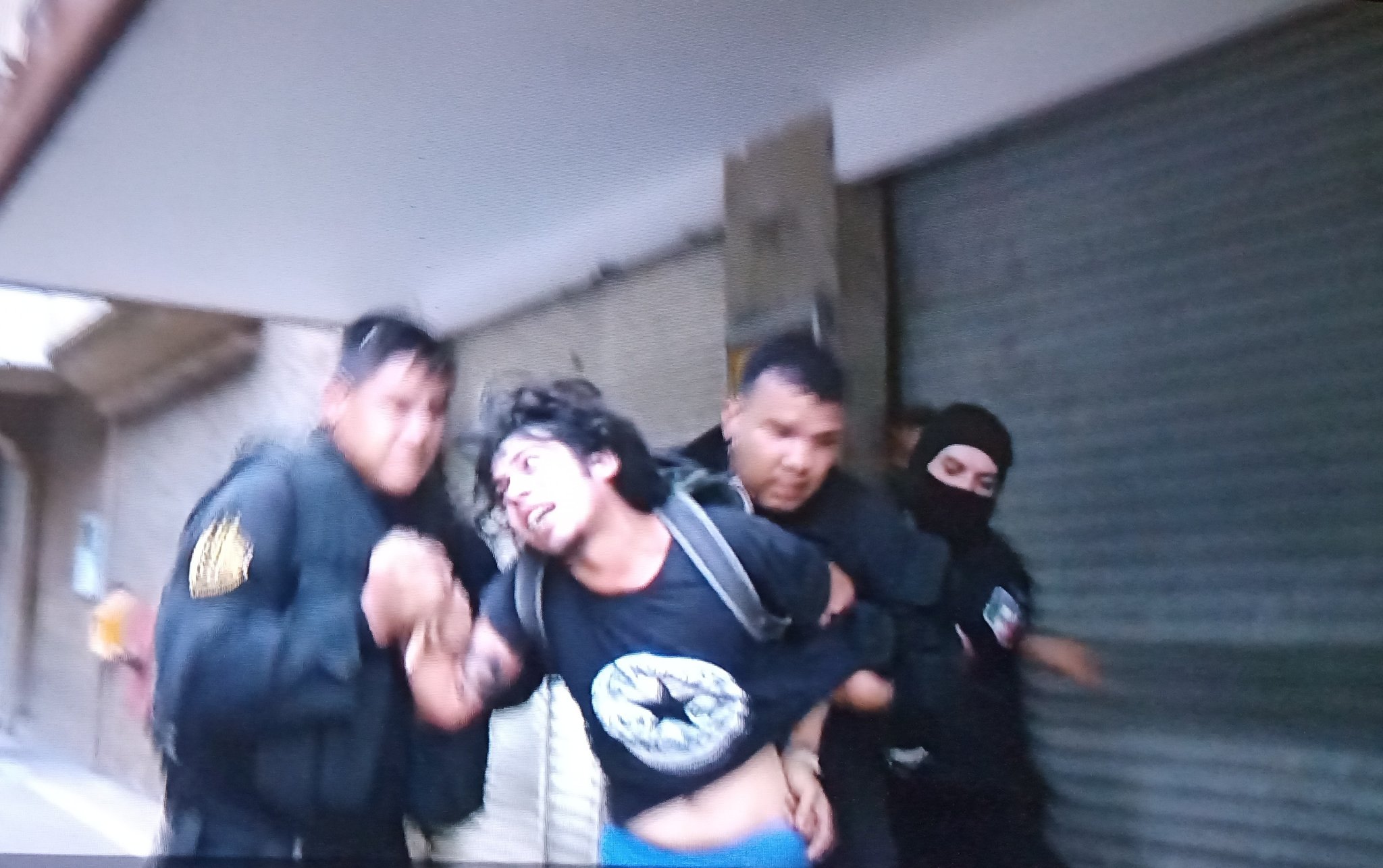 Salen a protestar por Giovanni López: Policía los reprime