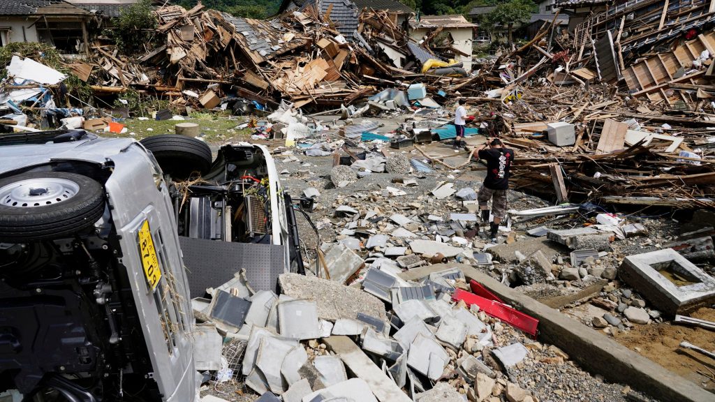 Grave inundación en Japón deja un saldo de 60 muertos