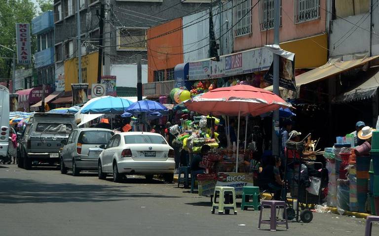 Bajan ventas en Mercado Benito Juárez de Toluca por ambulantes