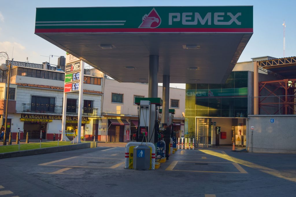 Así es como roban combustible en gasolineras de México