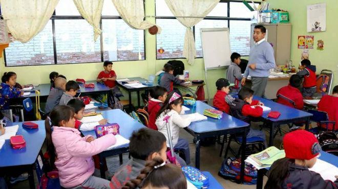 Las clases podrán extenderse hasta el 15 de enero, afirma el Ministro de Educación