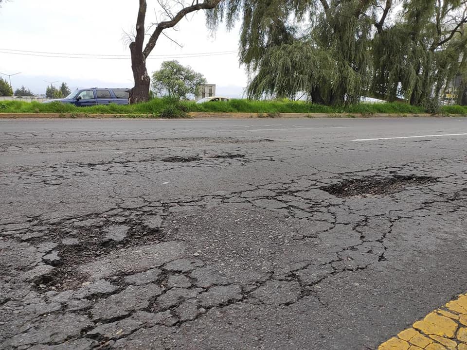 Mexiquenses exigen mantenimiento a carretera Toluca-Tenango del Valle