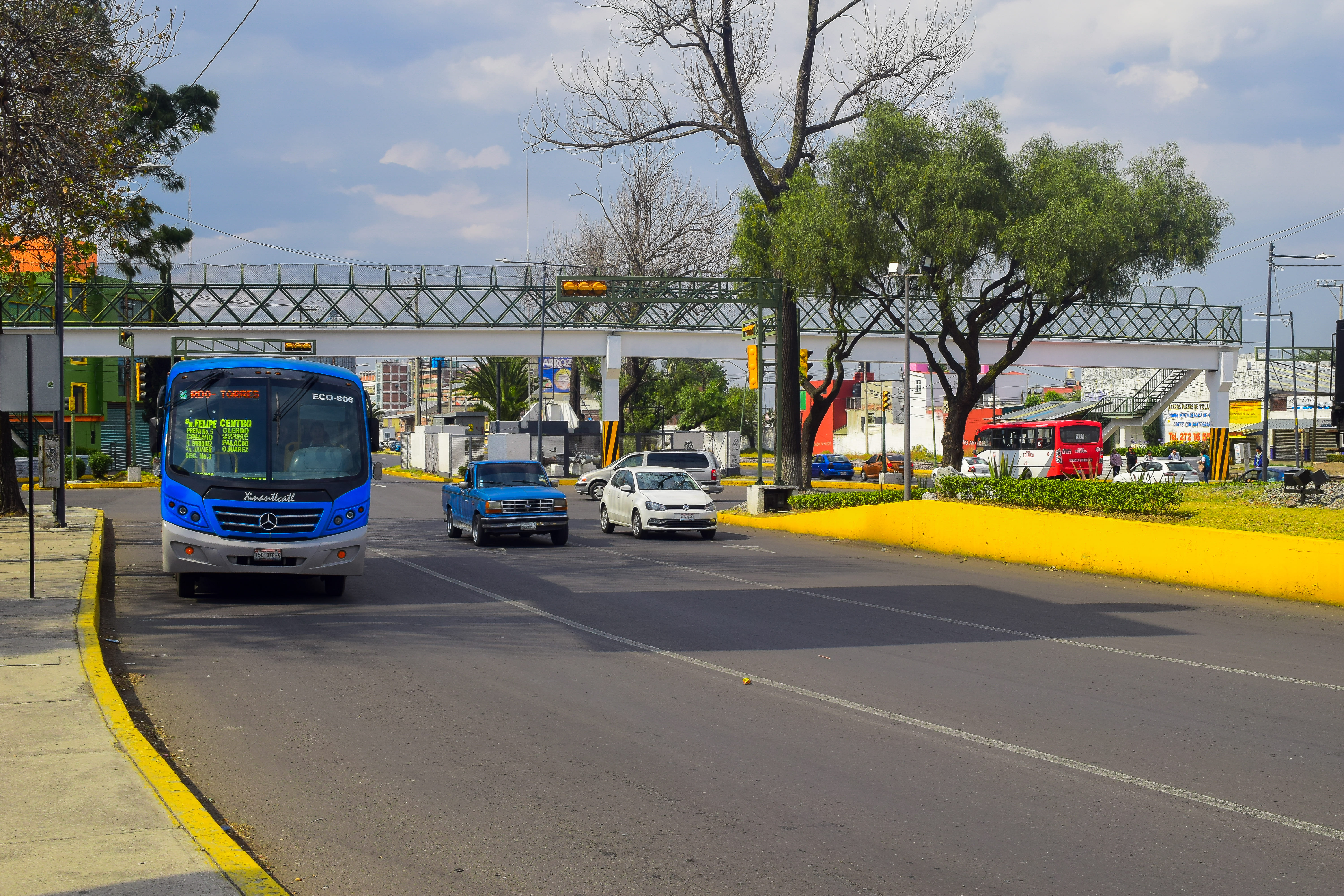 Pasajeros no usan cubrebocas en transporte público en Toluca