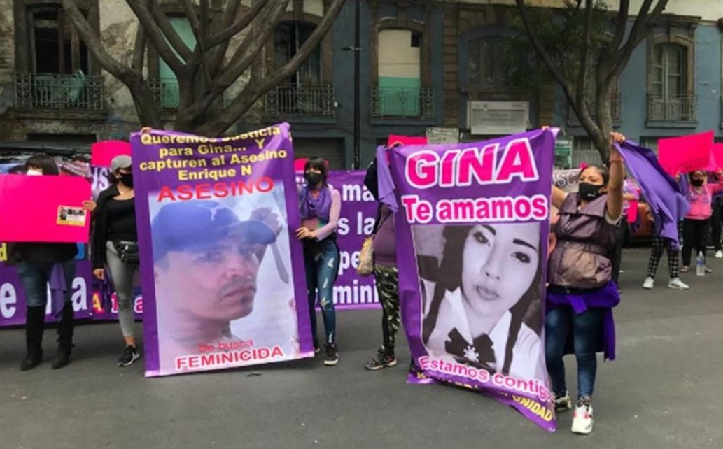 Mujeres se manifiestan en la Segob por el feminicidio de Gina
