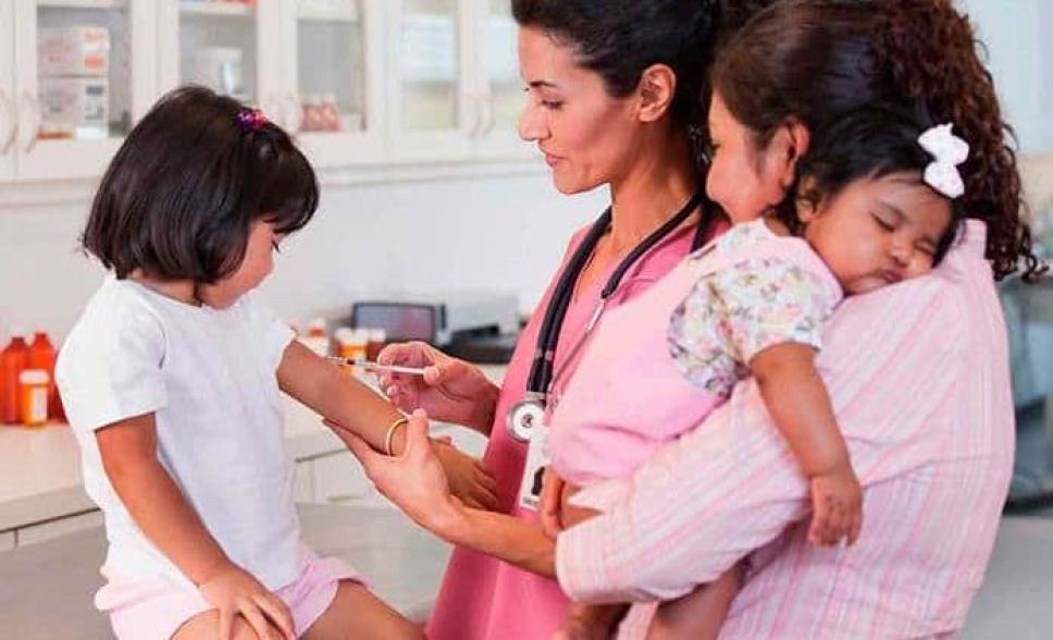 Nueva reforma obliga a los padres para que sus hijos tengan todas las vacunas