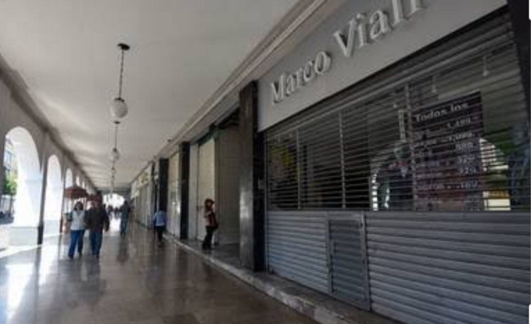 15% de los negocios en el centro de Toluca no soportaron más, cierran sus puertas.