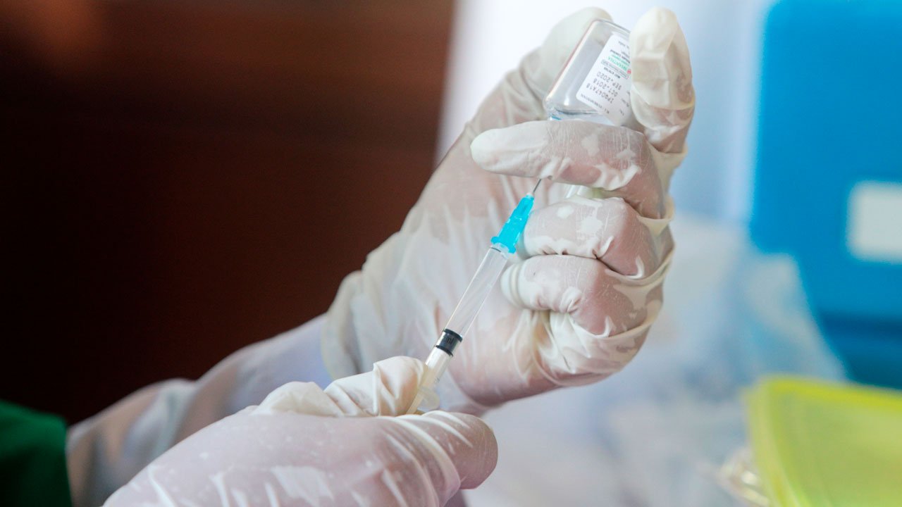 OMS considera que la vacuna contra el coronavirus estará disponible hasta el 2022