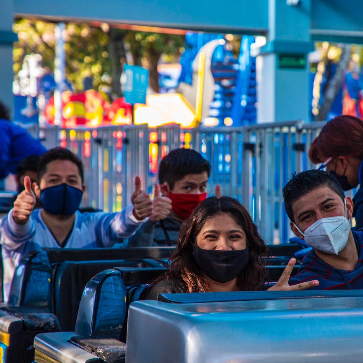 Six Flags México- Jóvenes son detenidos al querer ingresar con una arma