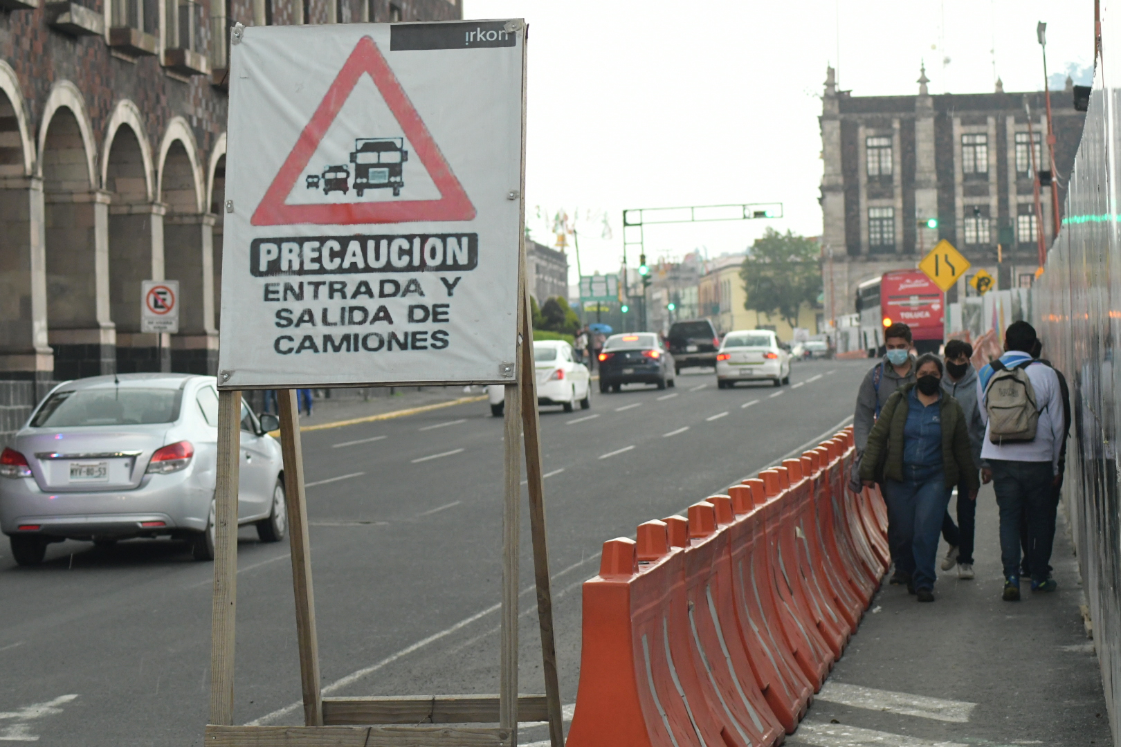 Toluca: Siguen multas sobre Lerdo y Juárez para evitar tráfico