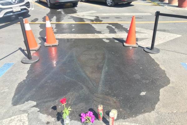 ¿Milagro? Virgen reaparece en estacionamiento en Nuevo León