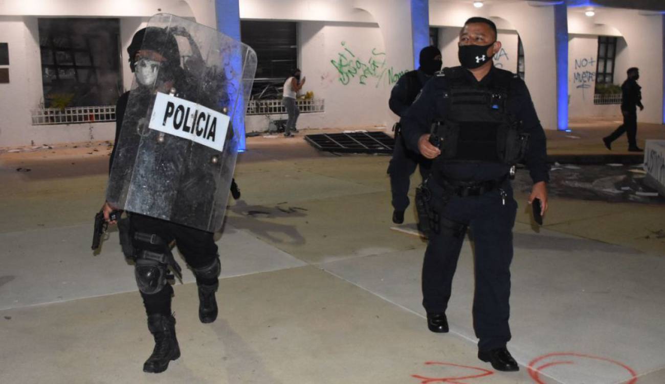 Ya hay consecuencias por disparos de policías en protesta de Cancún
