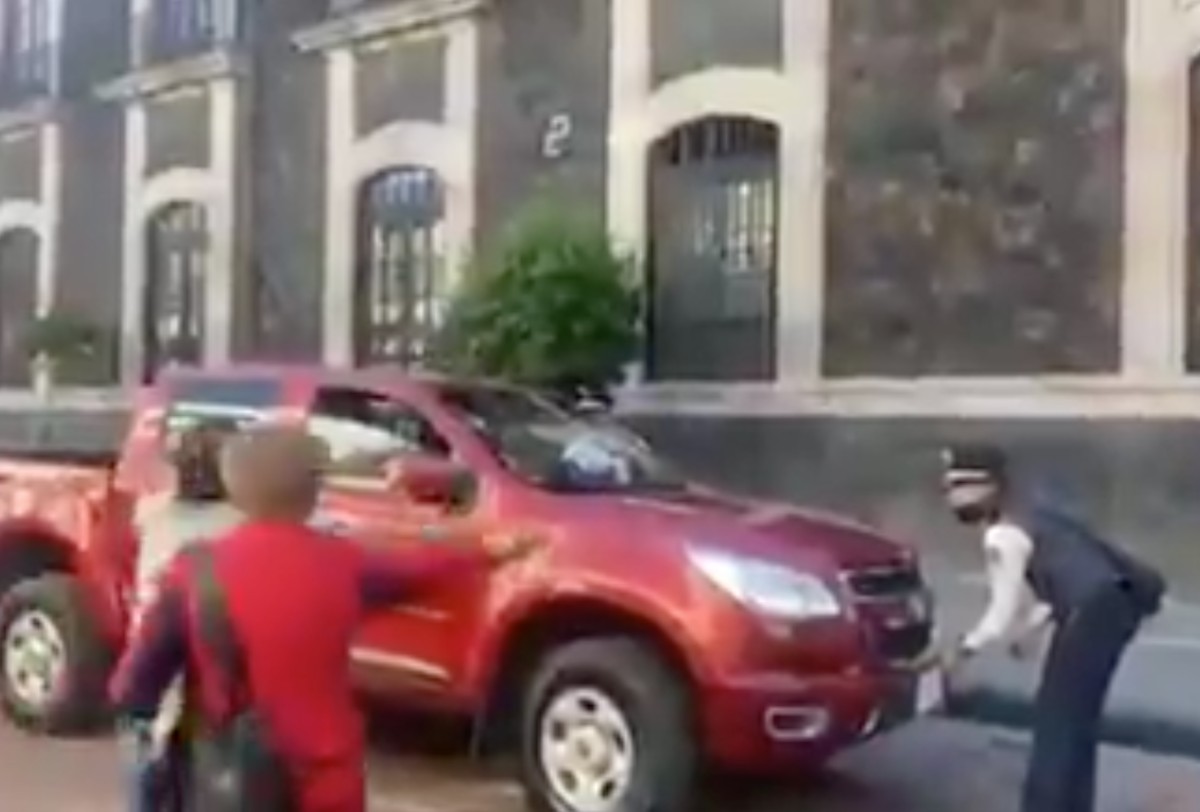 Conductor que intentó arrollar a oficial de tránsito en Toluca será denunciado