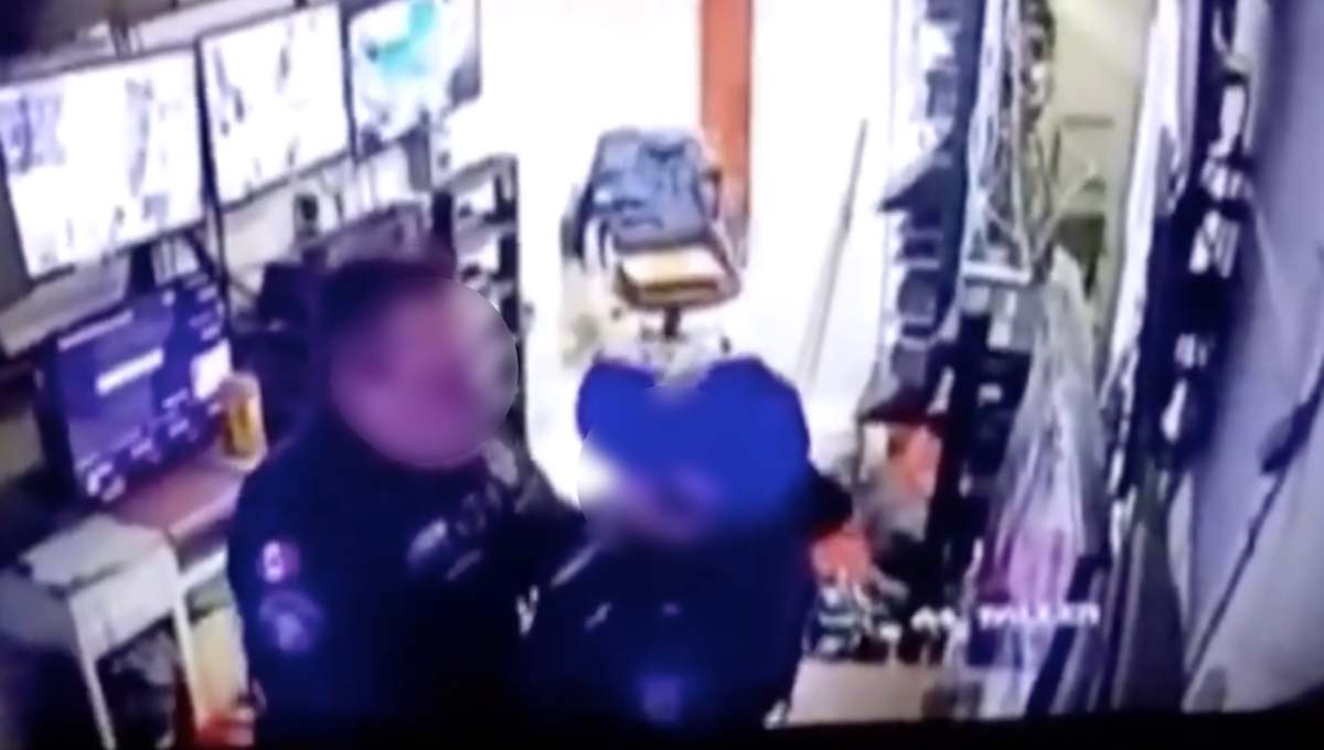 (VIDEO) Dos policías de la CDMX fueron suspendidos por tener relaciones en el trabajo