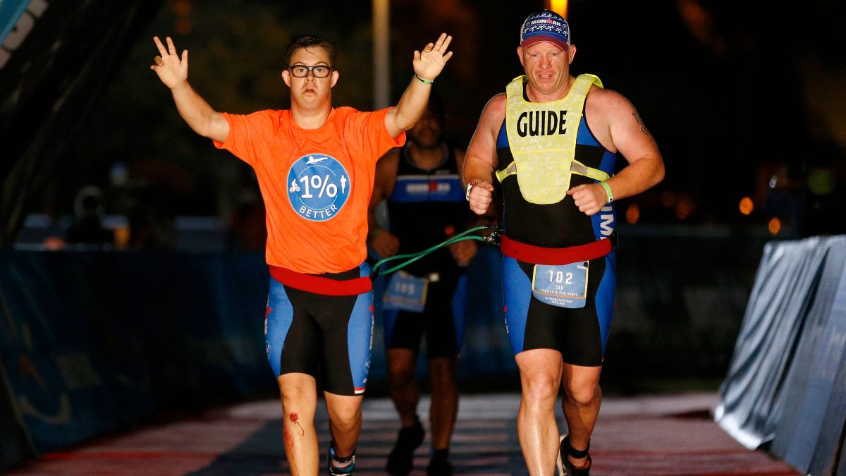 Chris Nikic primera persona con Síndrome Down en acabar un triatlon ‘Iron Man’