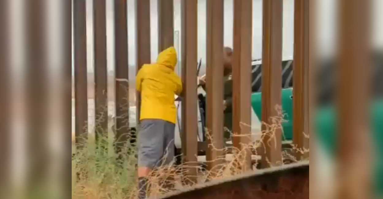 Viral: Vendedor de tamales aprovecha y hace negocio en la frontera México Estados Unidos