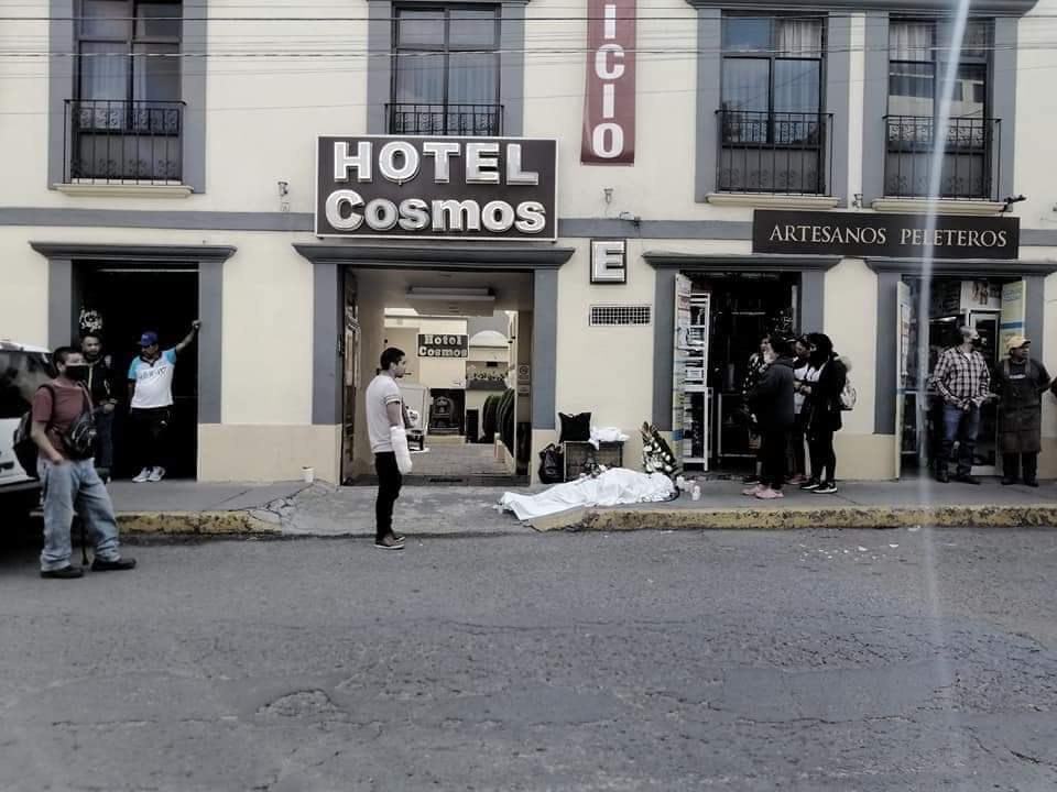 Mujer perdió la vida en centro de Toluca: Ignoran el cuerpo por seis horas