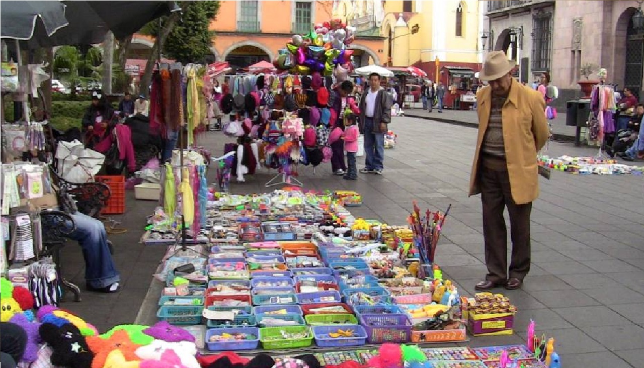 Comercio establecido pide equidad ante Semáforo Rojo en Toluca