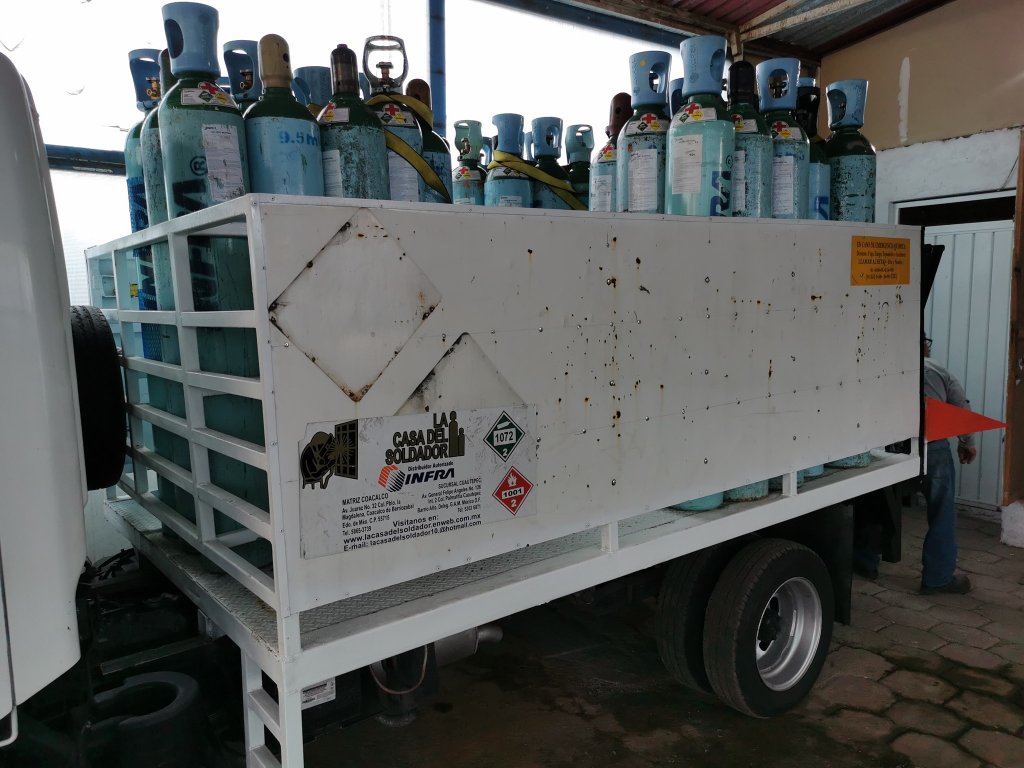 Camión con tanques de oxígeno son robados en el EDOMEX 