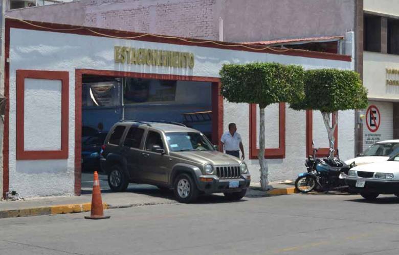Nueva forma de robo de vehículo en estacionamientos de Toluca