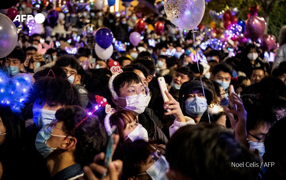 Celebran año nuevo en Wuhan, epicentro COVID-19 || VIDEOS
