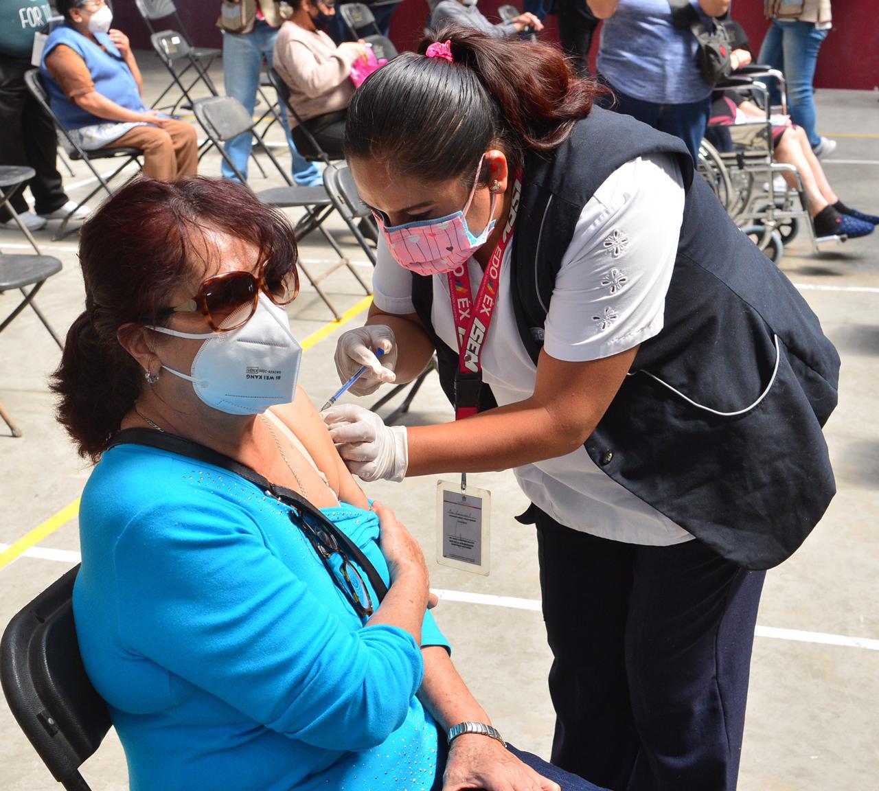 Extranjeros en México podrán ser vacunados contra COVID-19