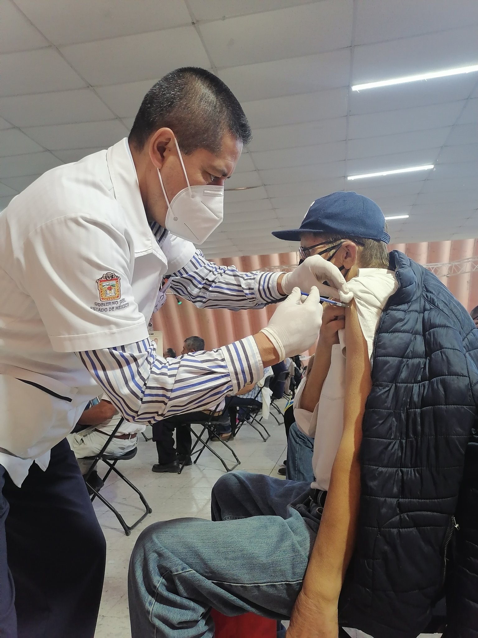 Inicia vacunación contra coronavirus en Ecatepec