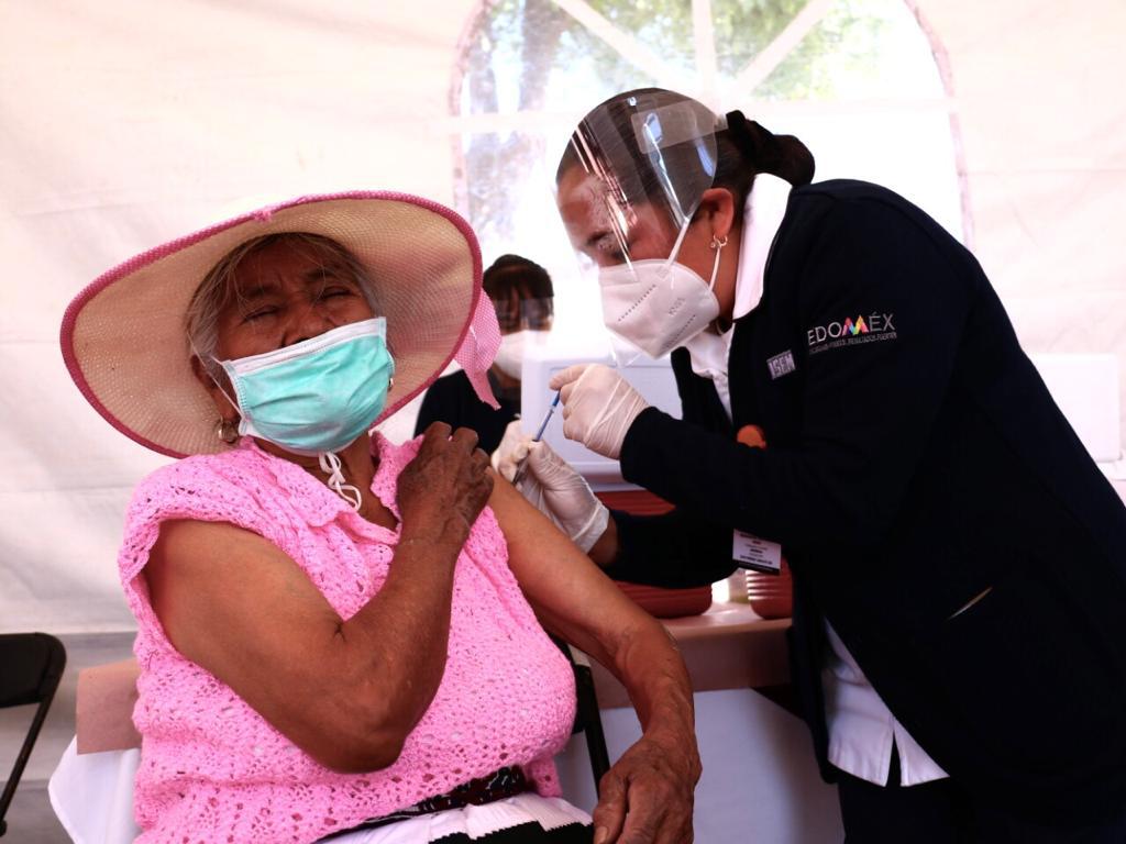 Más de 33 mil adultos mayores reciben vacuna contra COVID-19 en Ecatepec