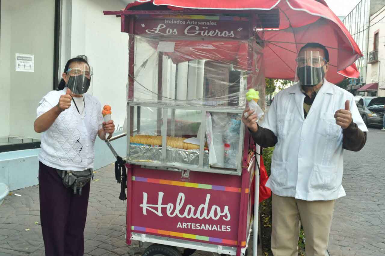 Señora pide ayuda para vender sus helados en el centro de Toluca  || VIDEO
