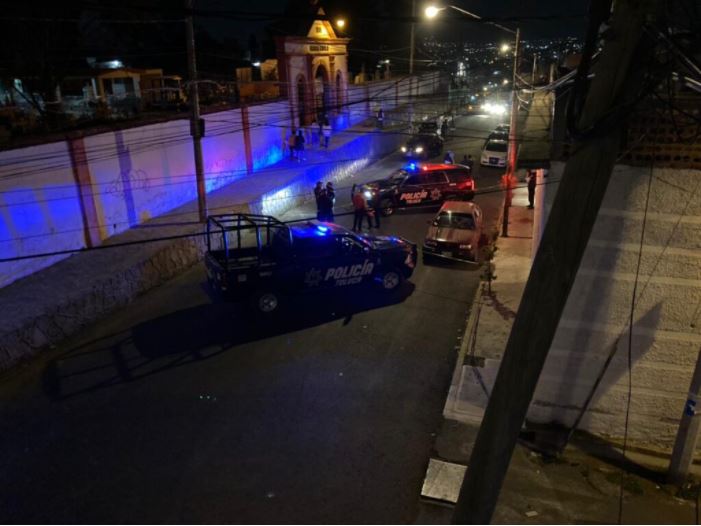Toluca: Hombre fallece mientras esperaba a familiares que habían ido al médico
